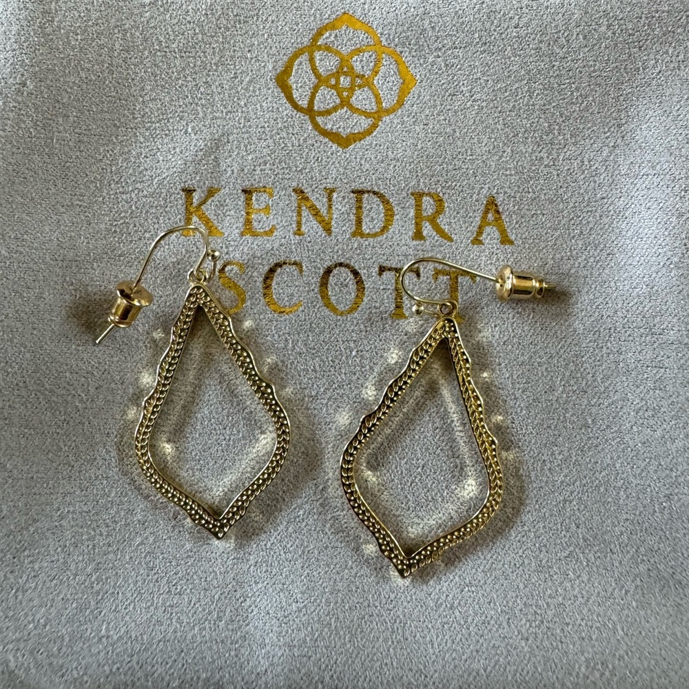 Sophia Drop earrings in Gold - Picture 3 of 9